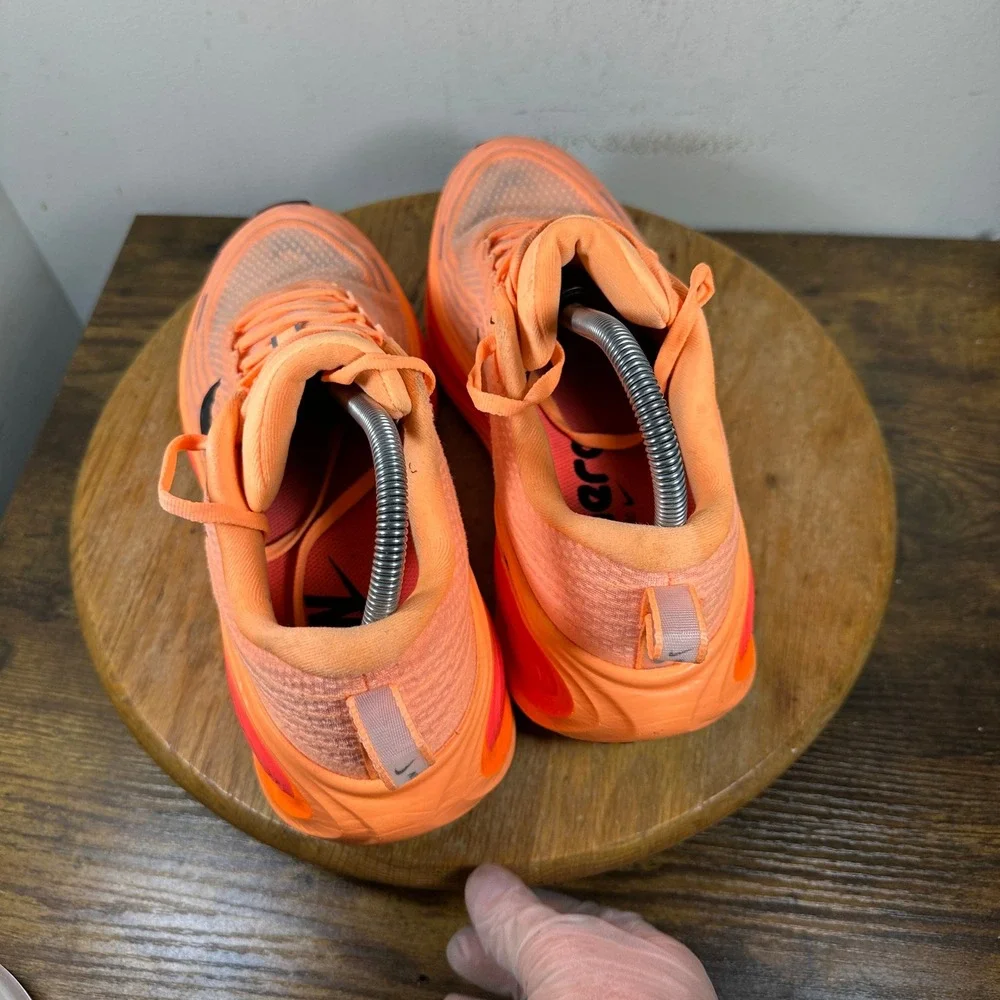 Nike invincible running